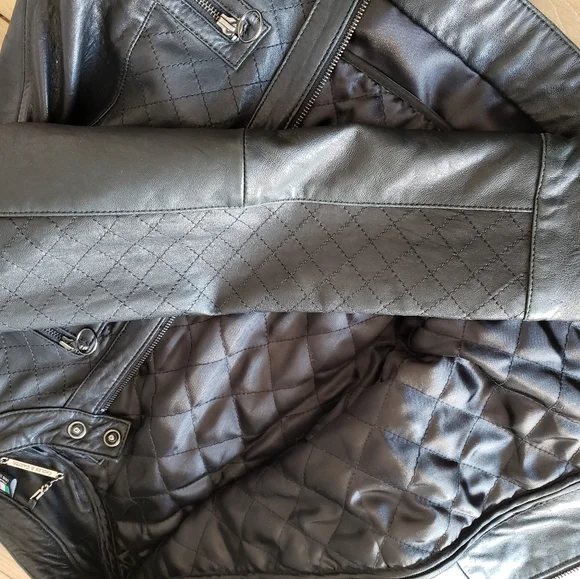 Leather jacket - Picture 10 of 12